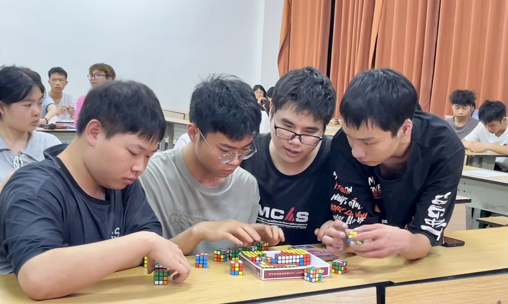 魔方社授課圖片1.jpg